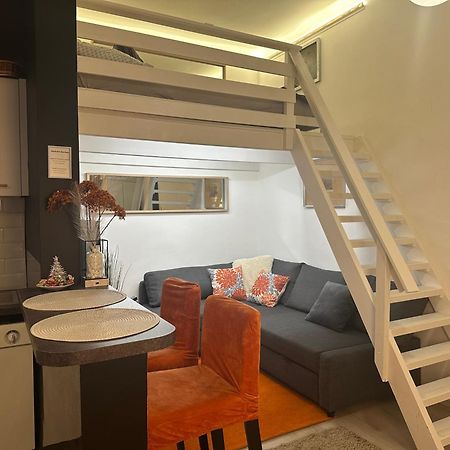 Castlehill Apartman The Perfect Blend Of Urban Living And Sightseeing Convenience Budapest Eksteriør billede