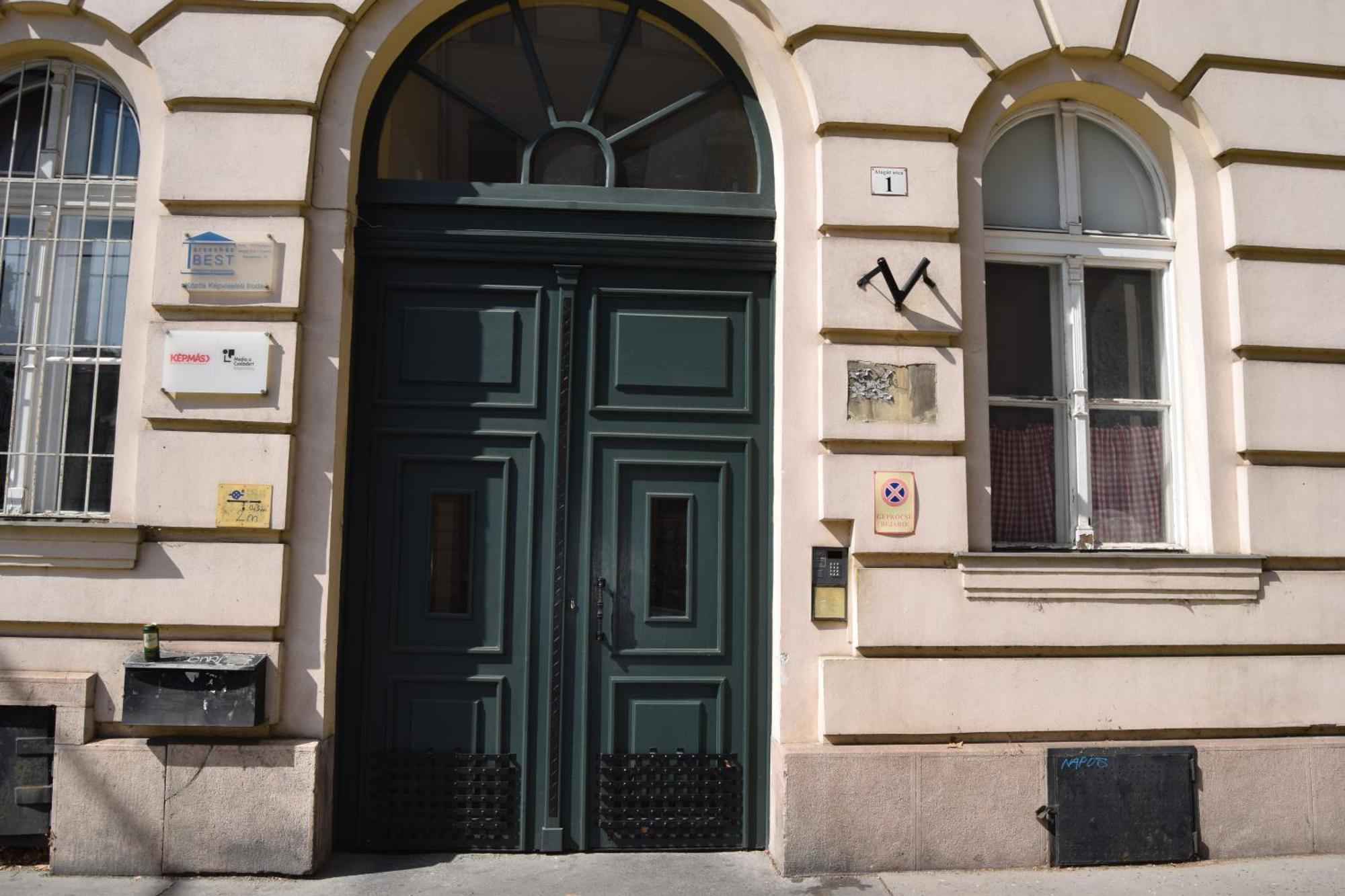 Castlehill Apartman The Perfect Blend Of Urban Living And Sightseeing Convenience Budapest Eksteriør billede