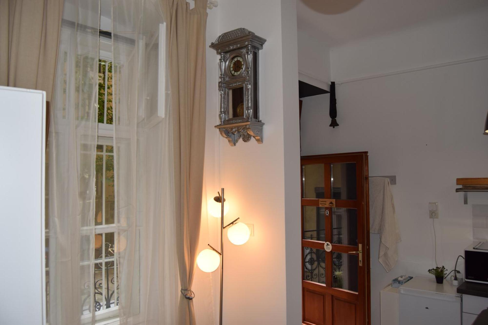 Castlehill Apartman The Perfect Blend Of Urban Living And Sightseeing Convenience Budapest Eksteriør billede